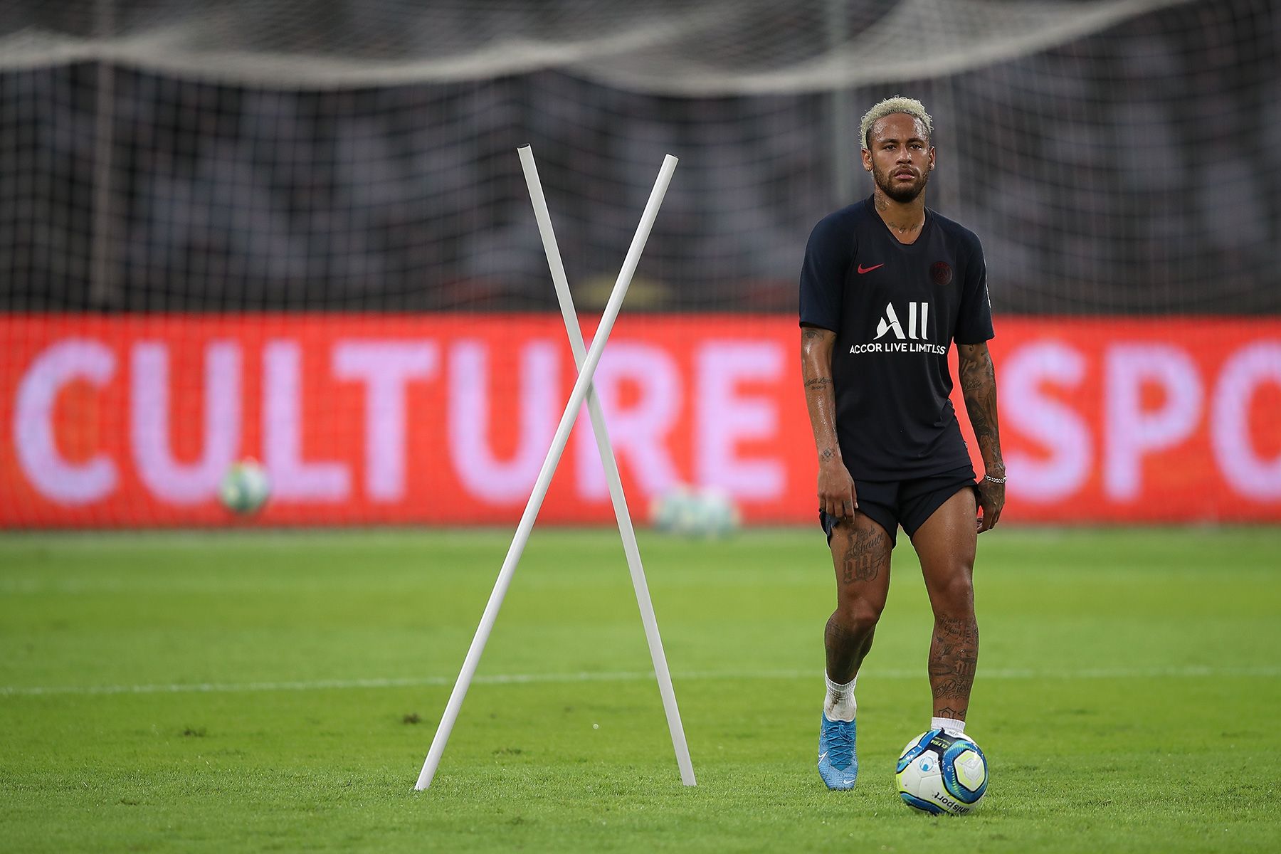 crampon neymar marron