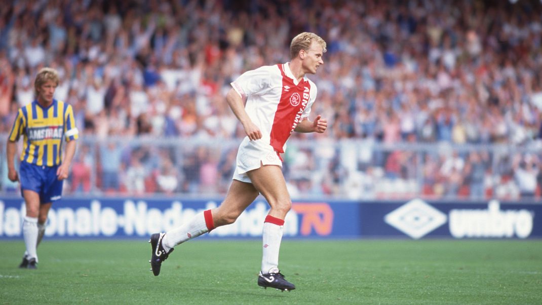 Cruyff, el show en el Bernabéu y el Betis: todos querían a Bergkamp - Notas de Fútbol